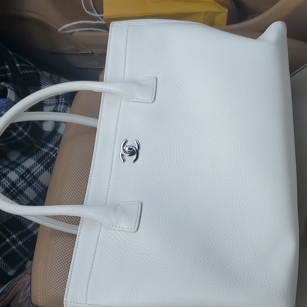 Authentic chanel cerf executive tote leather medium
